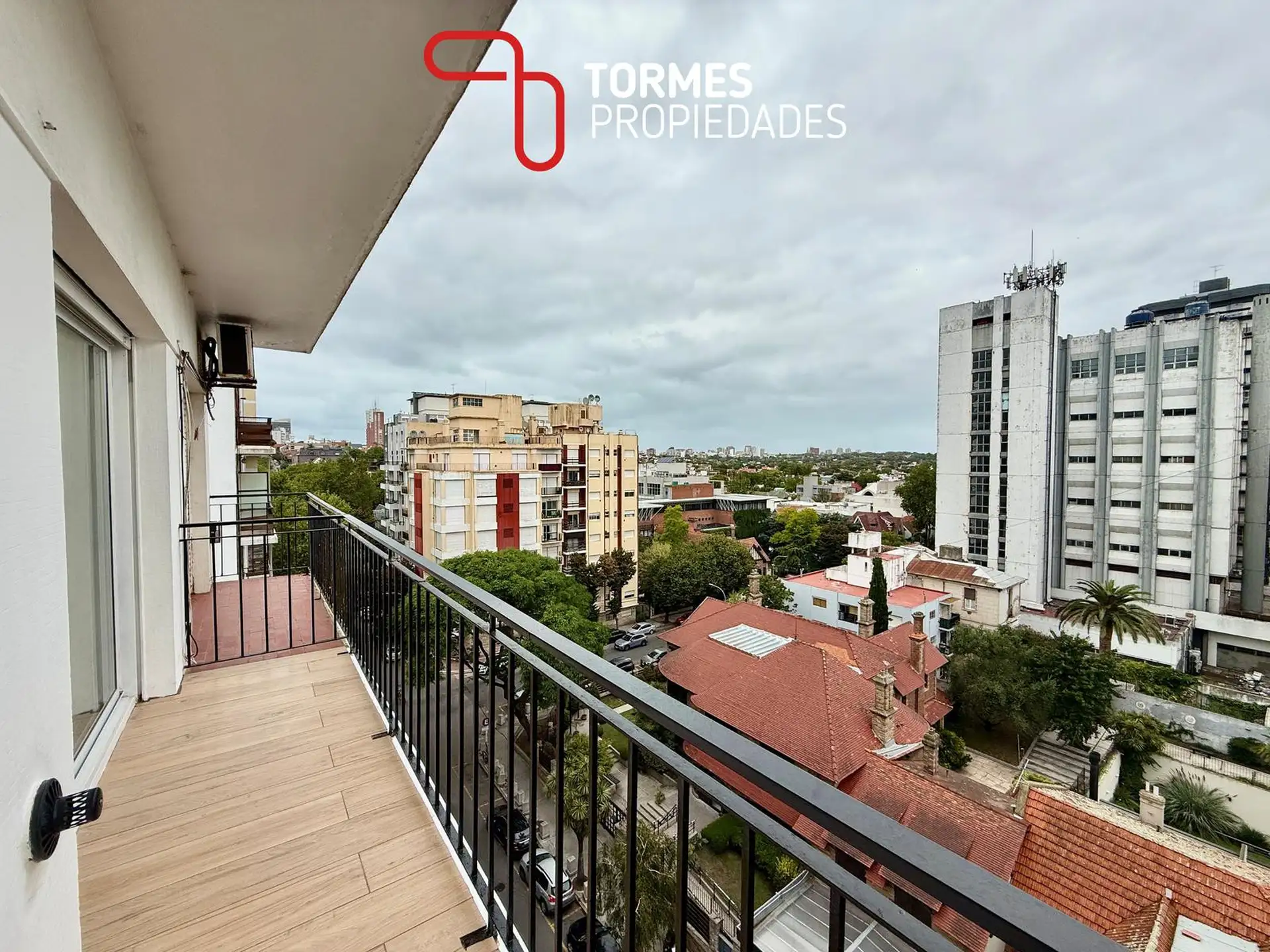 departamento 1 ambiente reciclado con balcón en zona Güemes