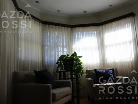 Casa 7 ambientes con 2 baños