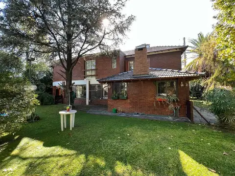 Casa 7 ambientes con 4 baños