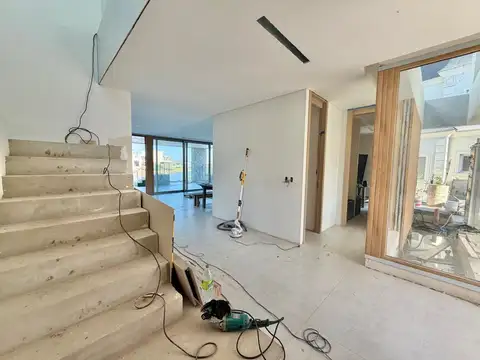 Casa 8 ambientes con 7 baños