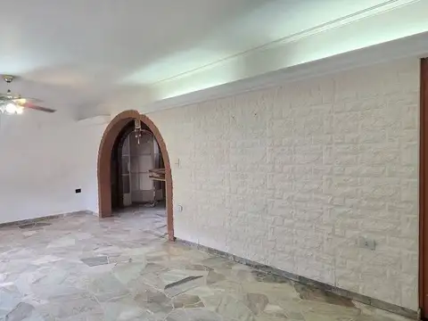 Casa 4 ambientes con 1 baño