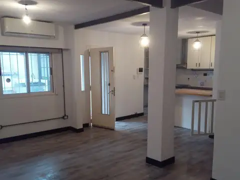 Depto Tipo Casa en Alquiler de 4 ambientes