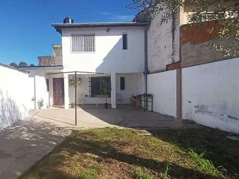 CASA 6 AMBIENTES EN VENTA EN EL TALAR C/ JARDIN