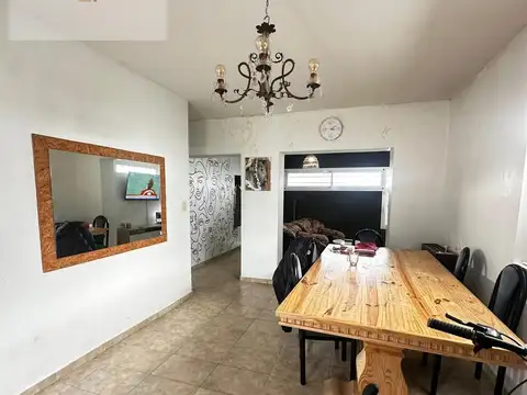 Casa en venta - 2 Dormitorios 1 Baño - 300mts2 - La Plata