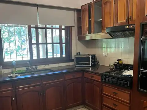 Casa 7 ambientes con 4 baños