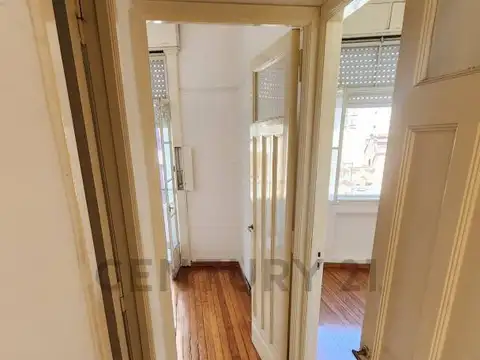 ¡Departamento de 3 ambientes a reciclar con balcón!