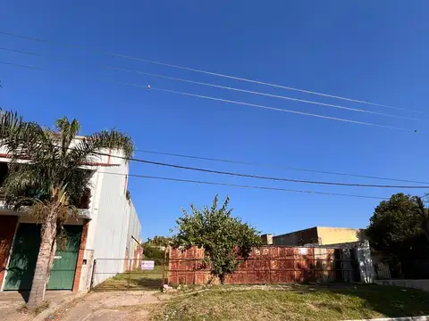2 Terrenos juntos sobre Avenida.