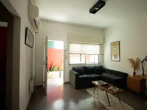 CASA EN PH EXCELENTE ESTADO Y UBICACIÓN DOS AMBIENTES AMPLIOS CON TERRAZA, REMODELADO Apto CRÉDITO