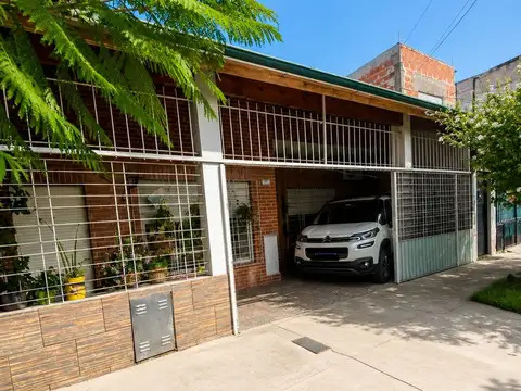 VENTA CASA 3 AMBIENTES, BERNAL OESTE