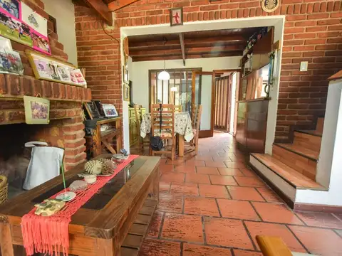 Casa 4 ambientes con 2 baños