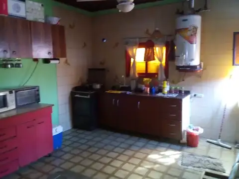 ALQUILA CASA 3 AMB BARRIO DERQUI