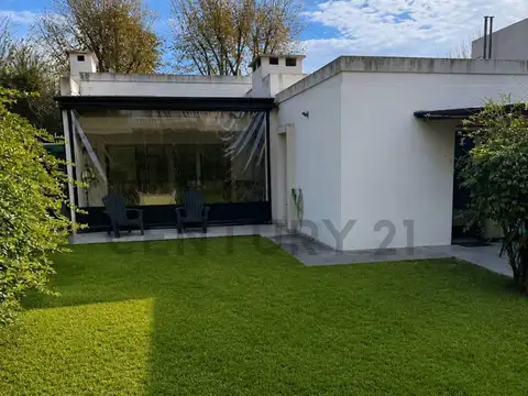 Casa en Venta con 2 cocheras