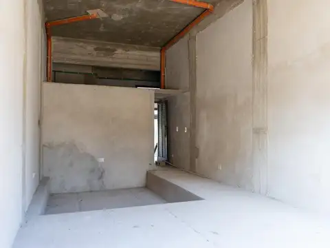 Local en Alquiler en Villa Luzuriaga, $ 700.000