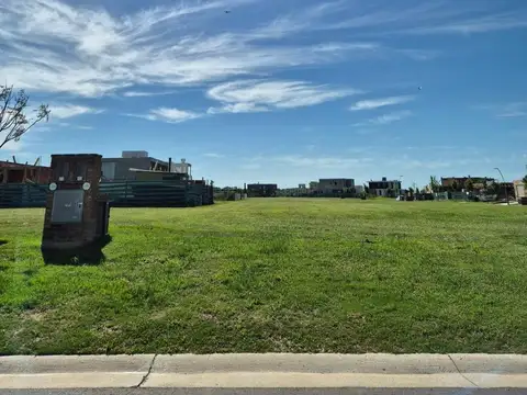 Lote en esquina en Riberas Puertos Escobar