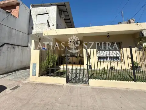 VENTA CASA 4 AMBIENTES Y 4 DEPARTAMENTOS EN MERLO