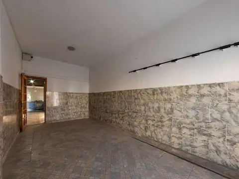 Casa de 4 amb lote propio - Lanus Oeste - cochera
