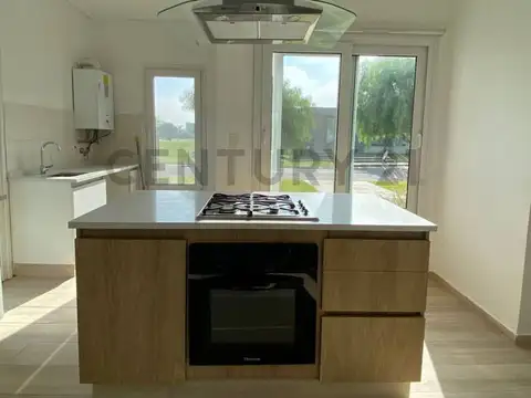 Casa en Venta con 3 cocheras