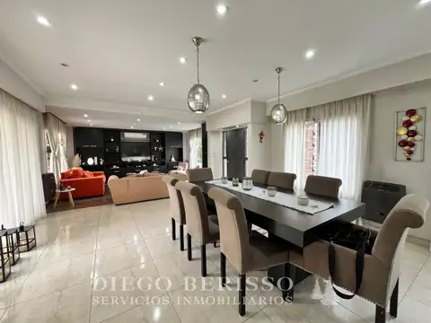 Casa 5 ambientes con 4 baños