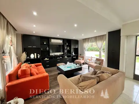 Casa en venta de 3 dormitorios c/ cochera en La Codorniz