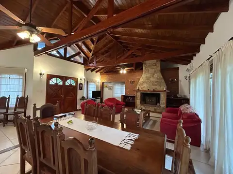Casa en Alquiler Temporal con 4 cocheras