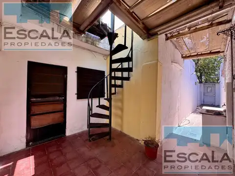 CASA INTERNA DE PASILLO UNICA DE DOS DORM CON PATIO Y TERRAZA