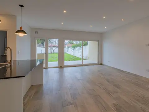 Casa a estrenar, en el barrio Constitución.