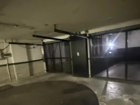 Cochera en venta sobre AV Martin Garcia