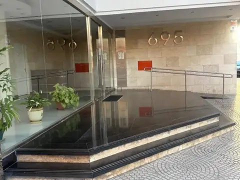 Cochera en venta sobre AV Martin Garcia