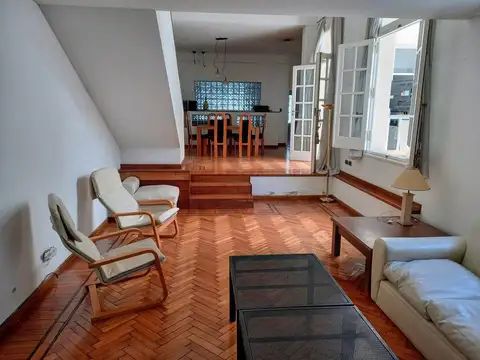 Casa 10 ambientes con 3 baños