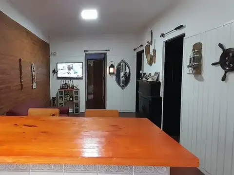 Casa 4 ambientes con 2 baños
