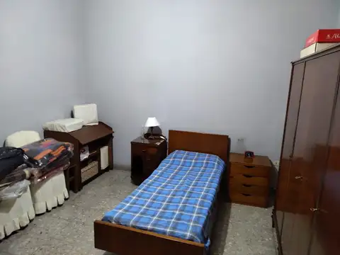 Casa en Parque Chacabuco en venta 3 ambientes con terraza y patio  PERMUTA
