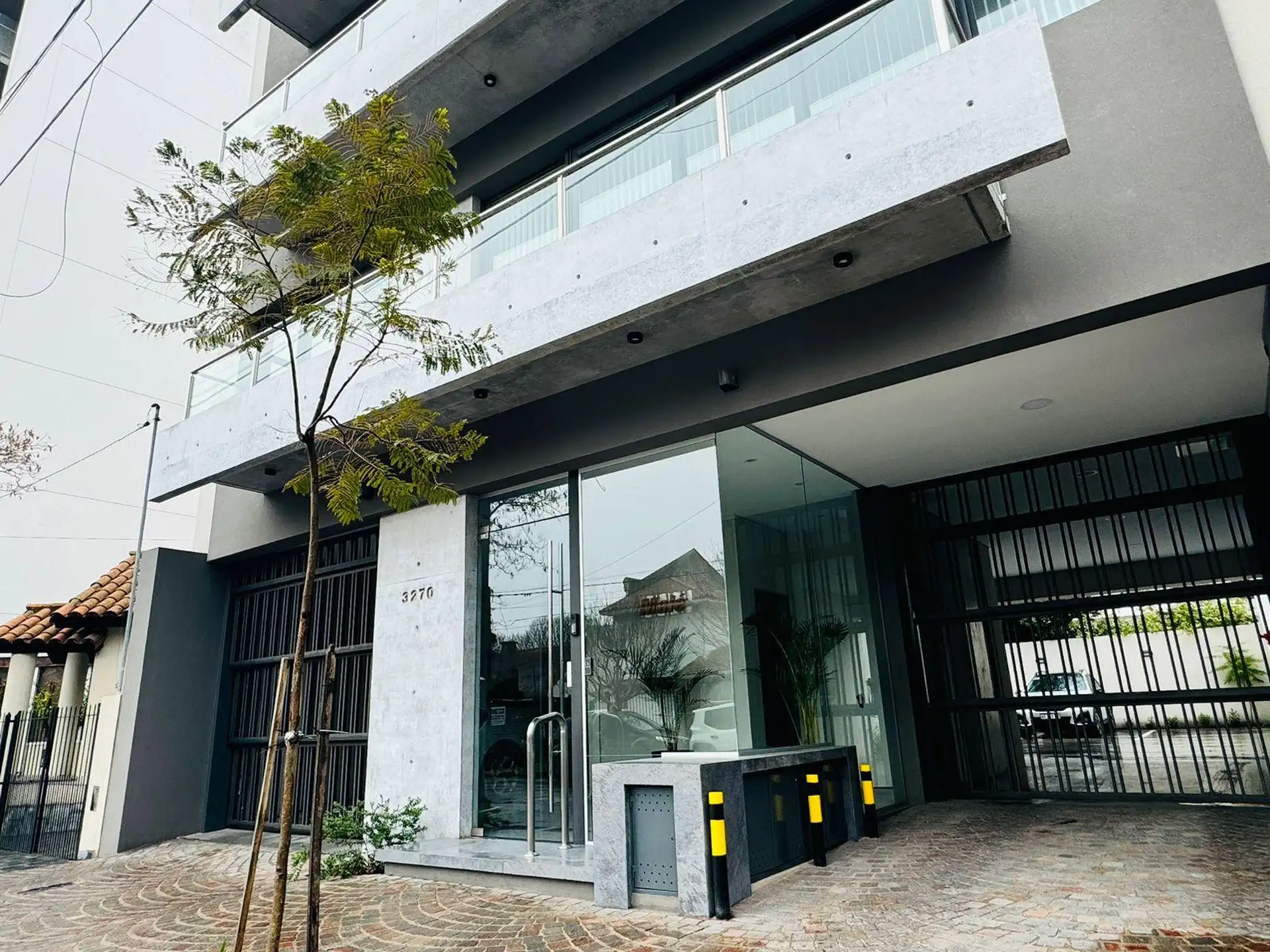 Departamento en Las Heras 3200 de cuatro ambientes con terraza privada y cochera