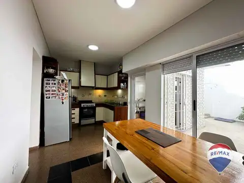 Casa 6 ambientes con 2 baños