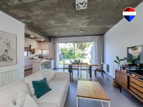 Casa en Alquiler con 1 cochera