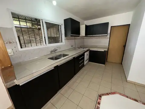 Casa 4 ambientes con 1 baño