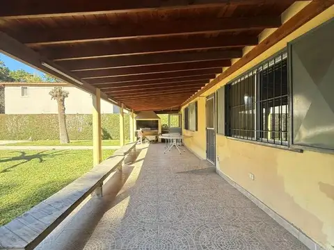 Casa 3 ambientes con 2 baños