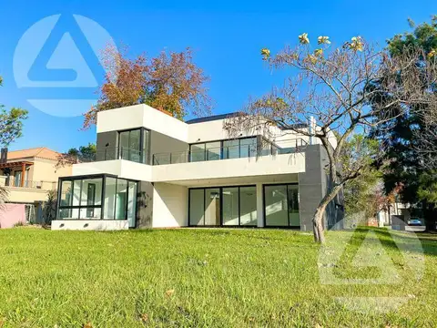 Casa en Venta en Countries y Barrios Cerrados en Esteban Echeverria, USD 800.000
