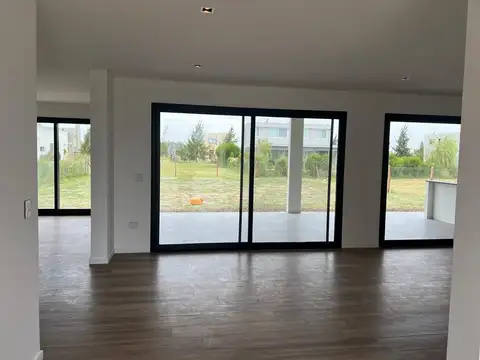Casa en Alquiler en El Naudir, USD 1.500