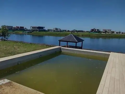 Venta casa al agua en Puertos del Lago  FINANCIA