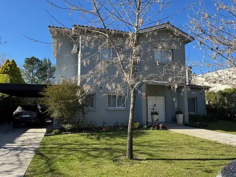 Impecable Casa en venta en el Barrio Cerrado Santa Catalina - Villa Nueva