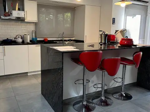 Impecable Casa en venta en el Barrio Cerrado Santa Catalina - Villa Nueva