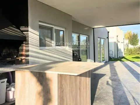 Casa en Venta al Este