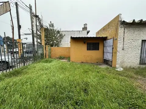 Av. Calchaquí 371 entre Republica del Líbano y Catamarca , Piso 0