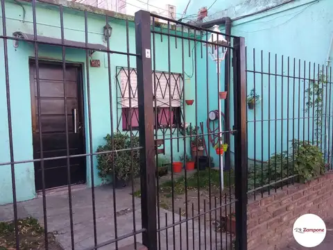 Azcuenaga al 4200 Casa y Local  a refaccionar