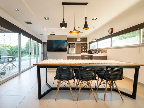 Casa en venta en Barrio Don Carlos – 4 dormitorios