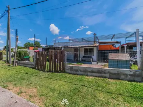 Venta casa 4 dormitorios y 2 apartamentos en Pando