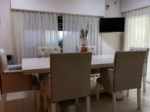 Casa en Venta con 3 cocheras