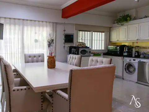 Casa 4 ambientes con 2 baños