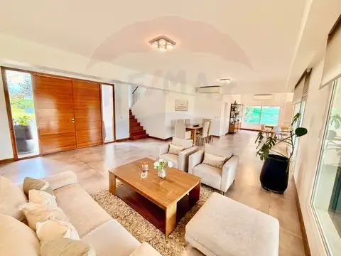 Casa en venta en Terravista con vista a la laguna