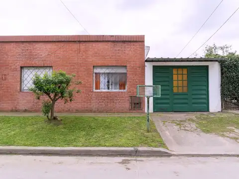 CASA EN VENTA 5 AMBIENTES EN GUERNICA